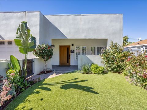 Photo of 1033 N Pass Avenue, Burbank, CA 91505 (MLS # BB26036853)