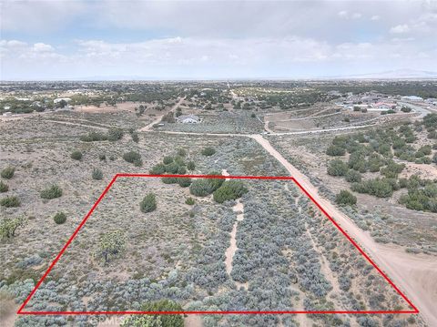 Photo of 0 Verbena Road, Oak Hills, CA 92334 (MLS # TR25100732)