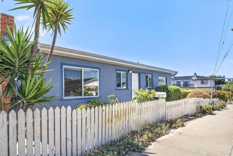 Photo of 3076 Sunset Avenue, Marina, CA 93933 (MLS # ML82048213)