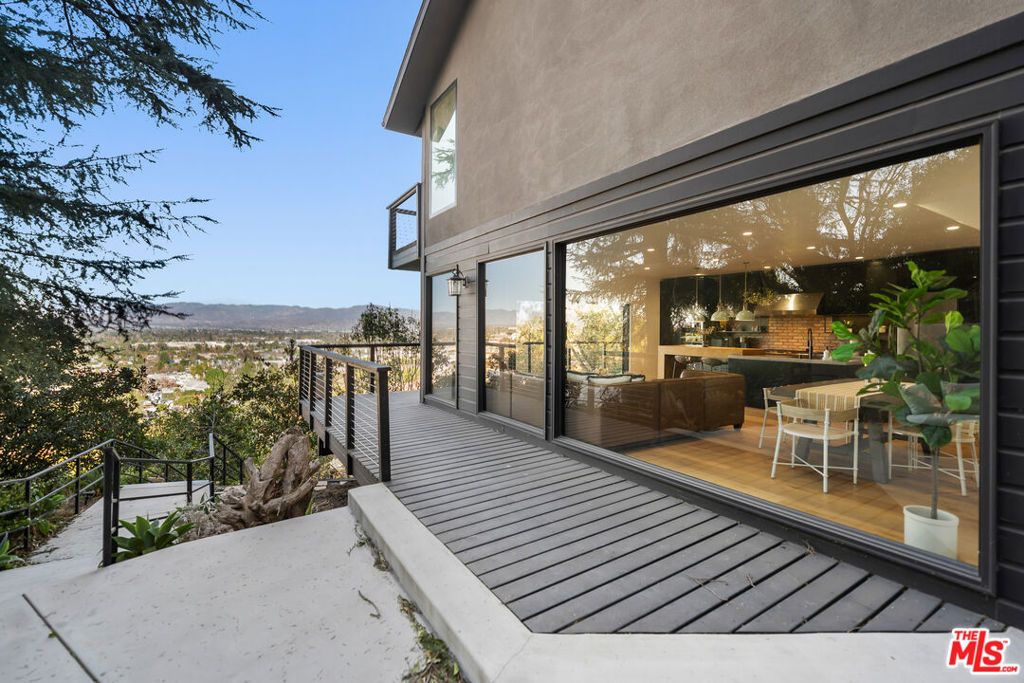 Photo of 14600 Round Valley Drive, Sherman Oaks, CA 91403 (MLS # 25485385)