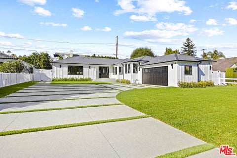 Photo of 4919 Noeline Avenue, Encino, CA 91436 (MLS # 26856131)