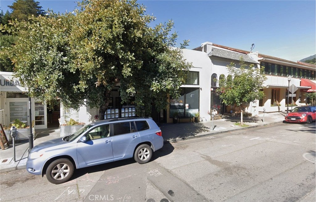 32 Miller Ave