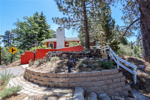 Photo of 567 Silver Tip DR, Big Bear Lake, CA 92315 (MLS # IG26129029)