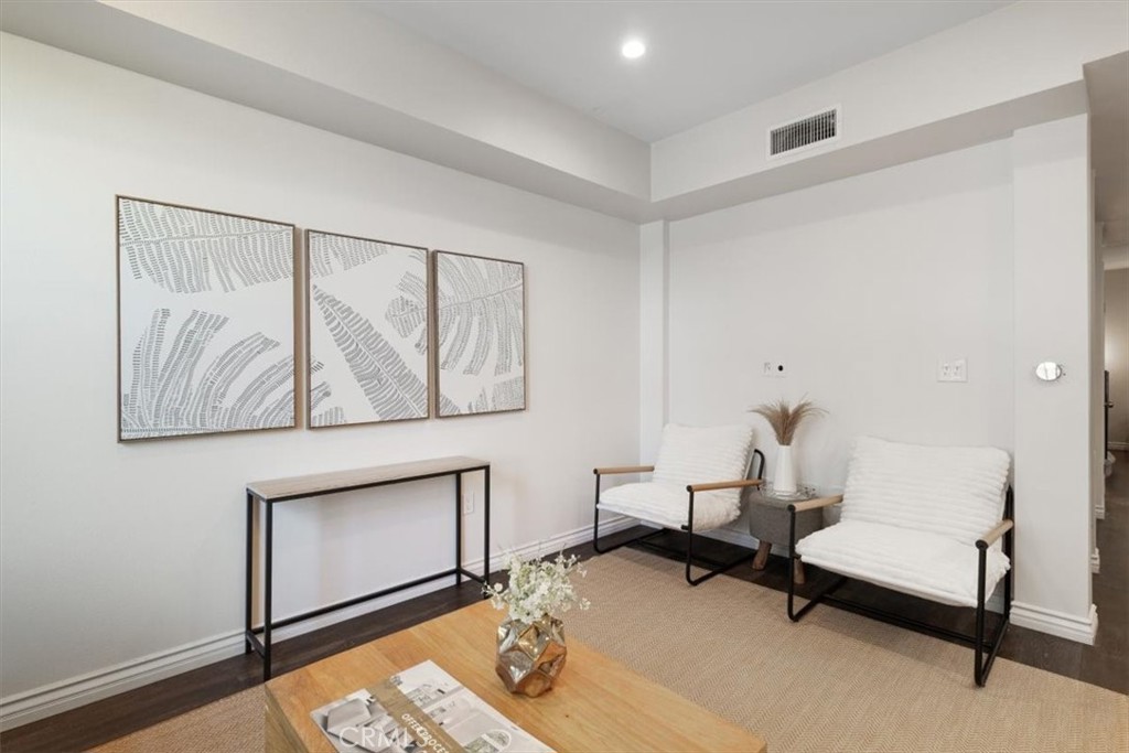 89 E Commonwealth Avenue 1P