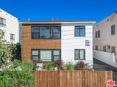 Photo of 2046 S Burnside Avenue, Los Angeles, CA 90016 (MLS # 26669303)