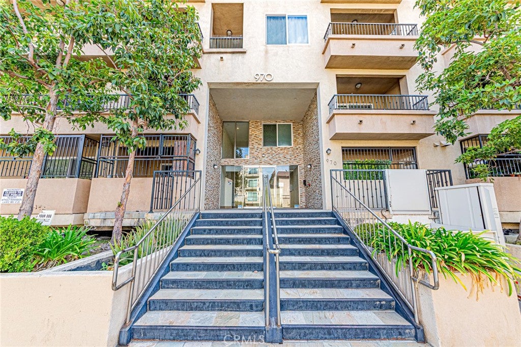 970 S St. Andrews Place 103, Los Angeles CA 90019