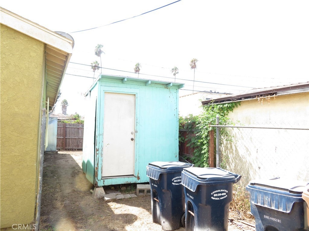 1438 W 95th Street W