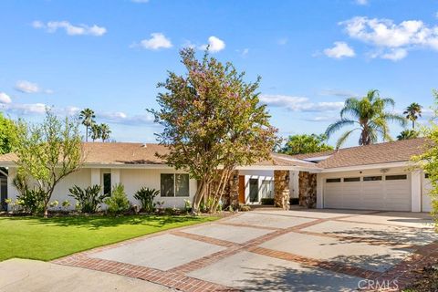 Photo of 16631 Nanberry Rd, Encino, CA 91436 (MLS # SR25222358)