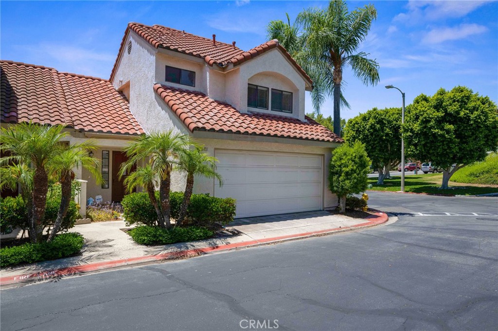 21081 calle de paseo