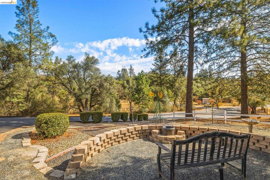 22880 Parkwood Dr