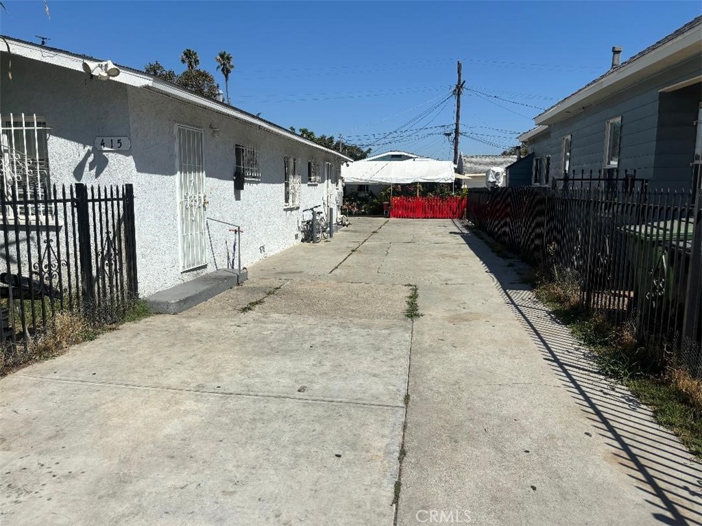 Excellent Opportunity two own a move in condition triplex in the heart of Los Angeles, Unit one consists of three bed/one bath totally rehab, unit two is a cute single and unit three is one bed/one bath with laundry room/ hookups and a yard. This triplex feature two detached one car garages, and plenty of space for parking. Centrally located near freeways, school, and minutes awy from Downtown LA, sOFI sTADIUM AND THE 110 AND 105 FREEWAYS. New roof, new Plumbing, electrical, windows, separate meters, interior/exterior paint, flooring and so much more! There's also another small dwelling on the property.