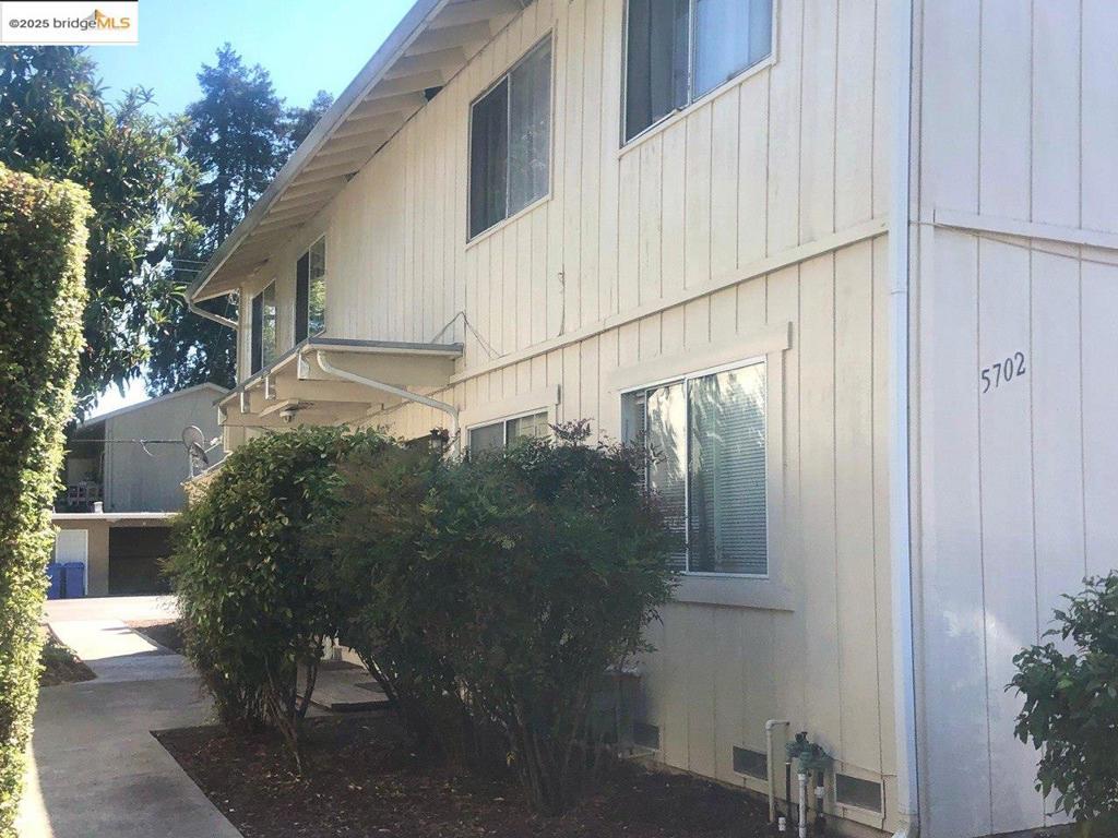 5702 Tucson Drive is a well-maintained fourplex located in a highly desirable San Jose neighborhood. Just minutes from Almaden Plaza, Westfield Oakridge Mall, and Whole Foods. The property offers tenants exceptional lifestyle convenience and provides investors with strong long-term value. Built in 1963, each unit includes 2 bedrooms and 1 bathroom. The location offers excellent commuter access to Silicon Valley via Almaden Expressway and Highway 85, and is surrounded by major tech employers such as Google, Apple, and Cisco. Situated in one of the Bay Area’s most sought-after regions, 5702 Tucson Drive is an ideal opportunity for owner-users, 1031 exchange buyers, or investors seeking a stable, well-positioned asset. Each unit accommodates up to two vehicles in tandem parking—one behind the other—maximizing space in an area where parking is often limited, providing a valuable advantage for tenants. HOA dues: $355 per month Almaden Recreation Club