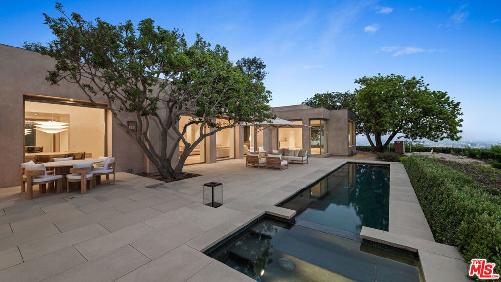Photo of 1016 N Hillcrest Road, Beverly Hills, CA 90210 (MLS # 26649283)