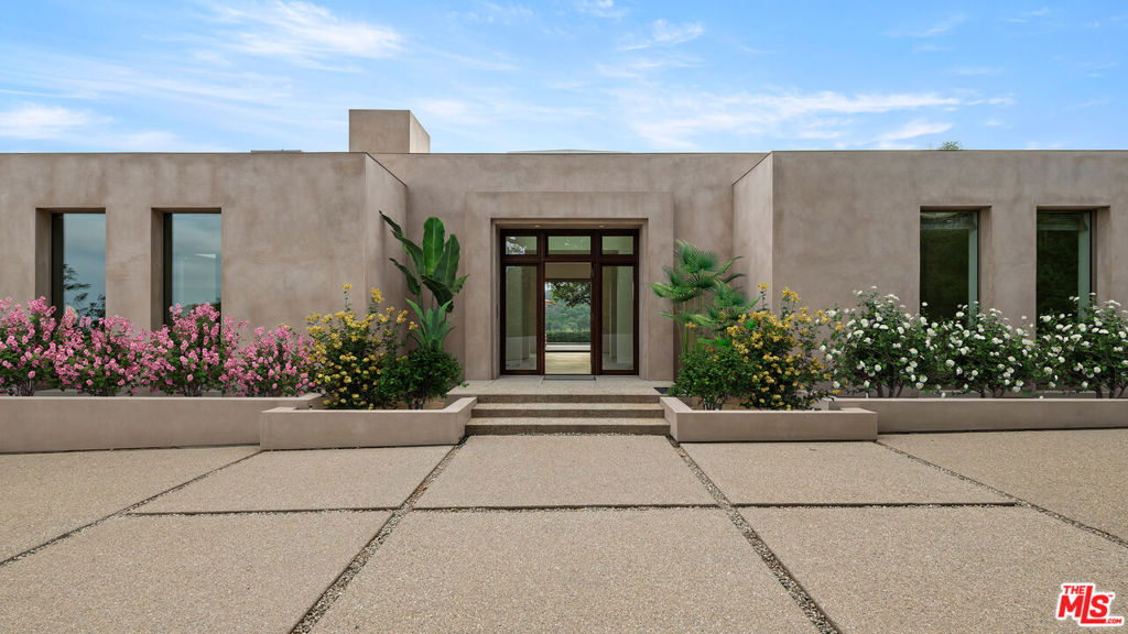 1016 N Hillcrest Road