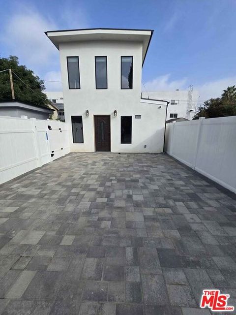 Photo of 14121 Califa St, Sherman Oaks, CA 91401 (MLS # 25613903)