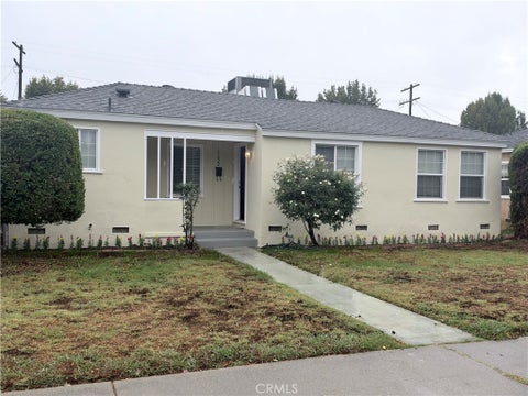Photo of 17822 Vanowen ST, Reseda, CA 91335 (MLS # SR26229429)