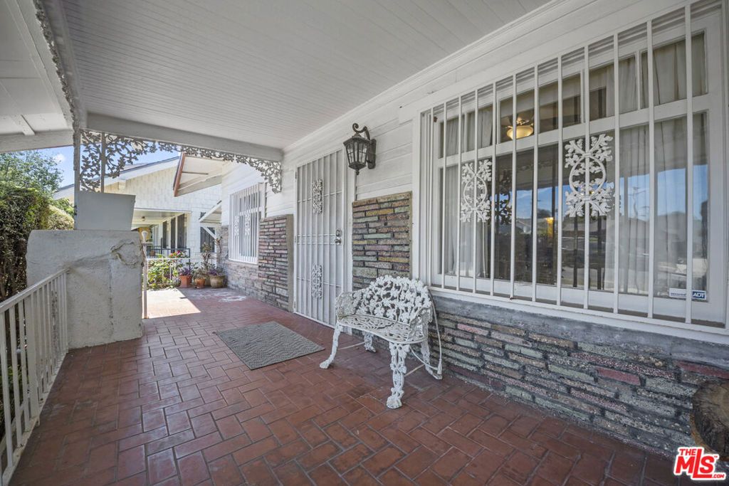 Photo of 3613 S Gramercy Place, Los Angeles, CA 90018 (MLS # 25570035)