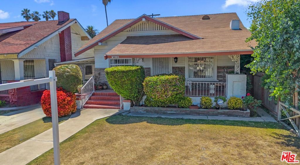 Photo of 3613 S Gramercy Place, Los Angeles, CA 90018 (MLS # 25570035)