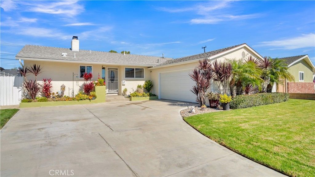 Photo of 5131 Skylark Dr, Huntington Beach, CA 92649 (MLS # SR25242050)