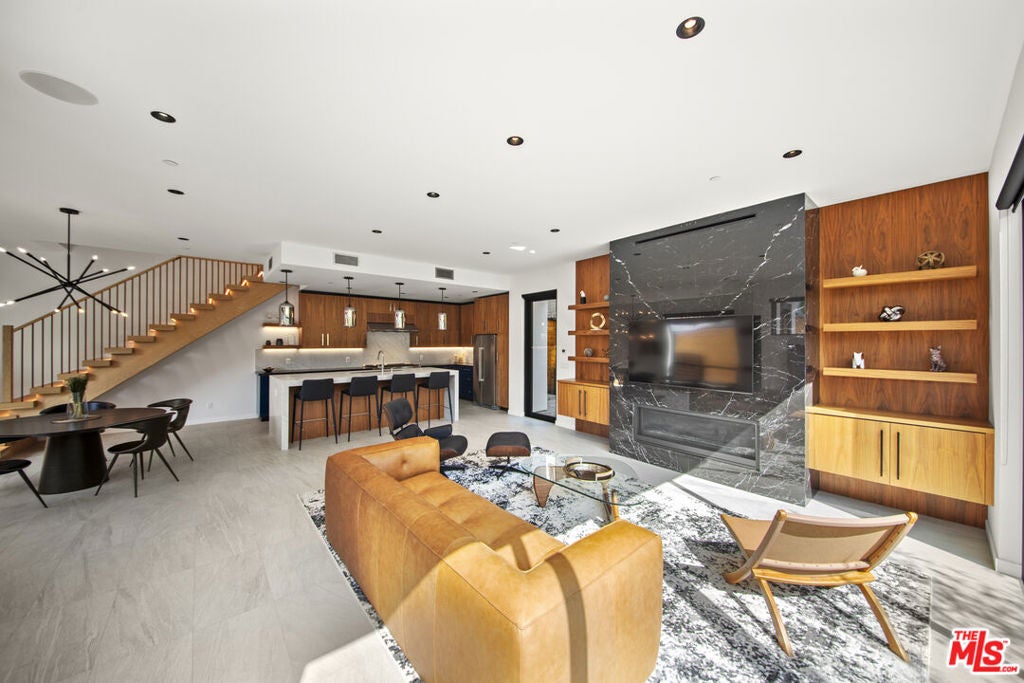 212 Bay Street 103