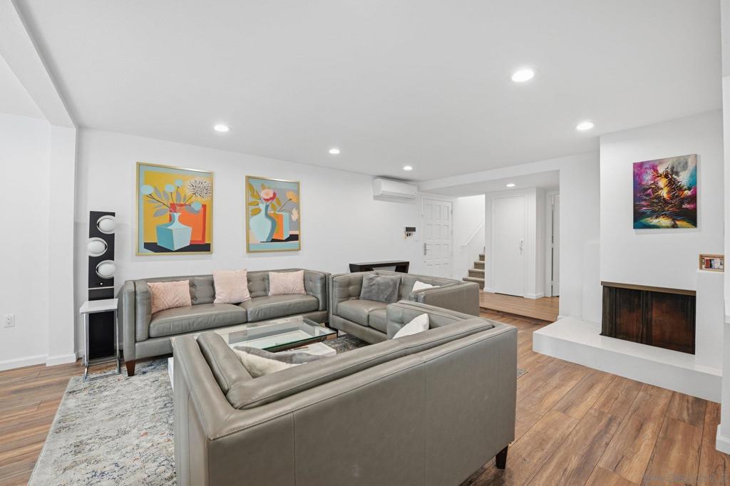 8963 Caminito Fresco