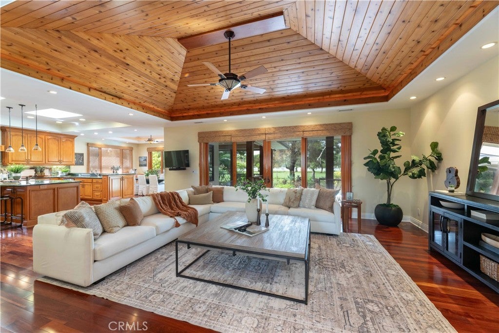 4004 Country Club
