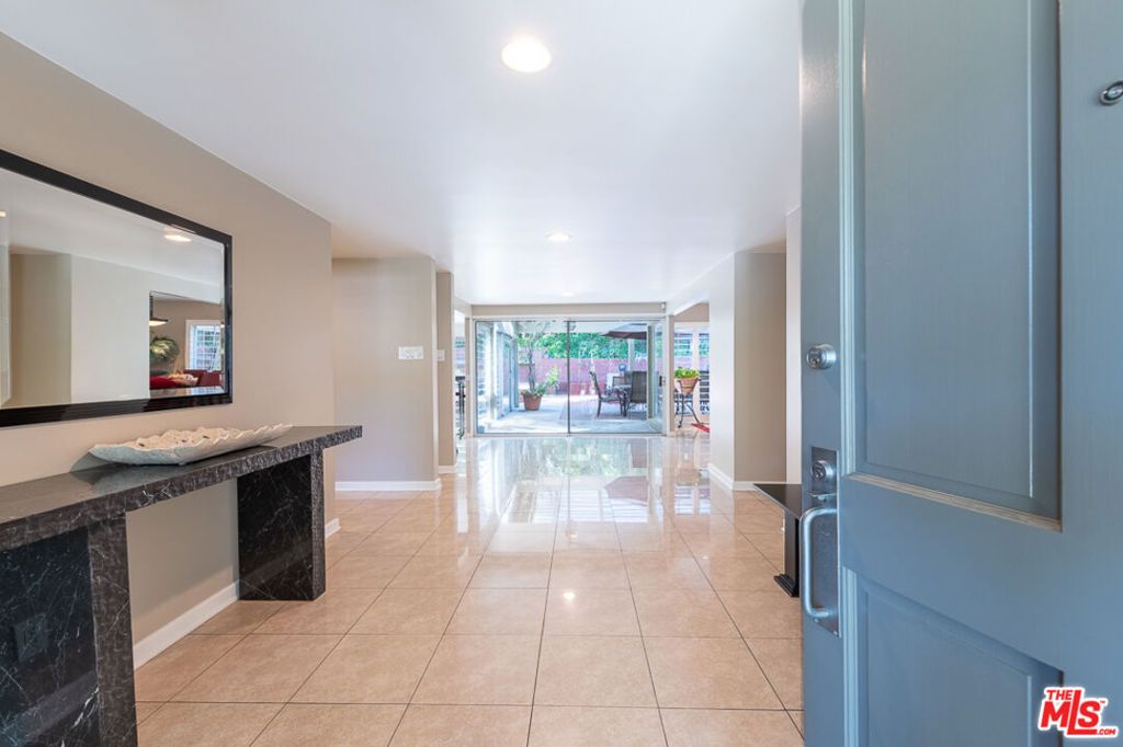 Photo of 16617 Park Lane Circle, Los Angeles, CA 90049 (MLS # 25591957)