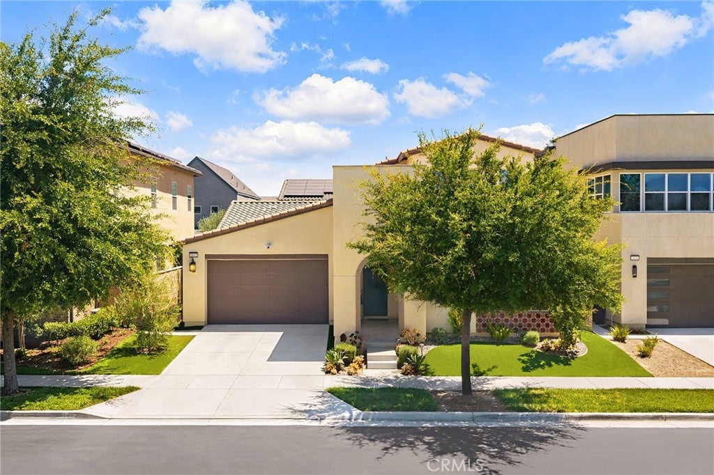2632 E Mabel Lane