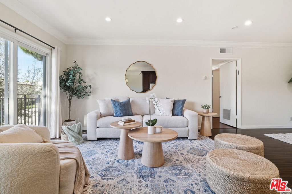 5252 Coldwater Canyon Avenue 215