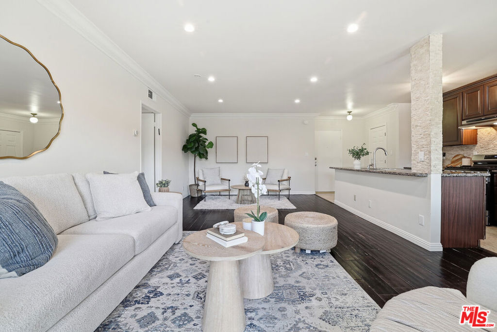 5252 Coldwater Canyon Avenue 215