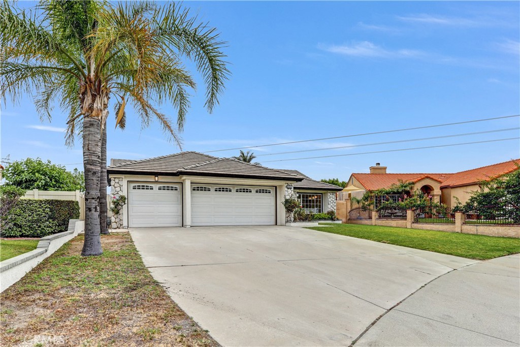 2869 W Esperanza
