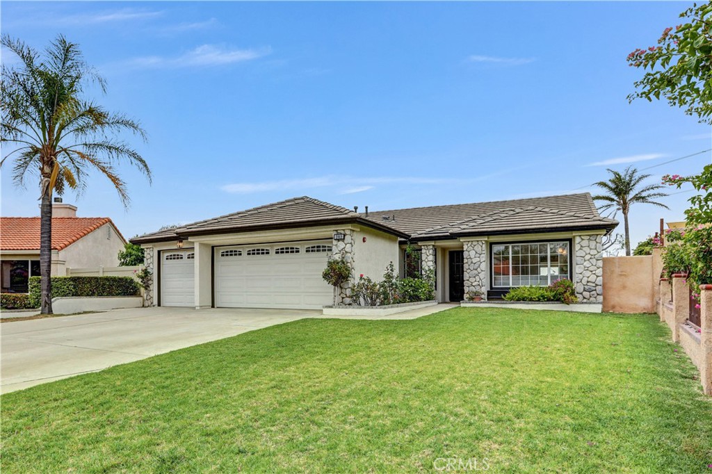 2869 W Esperanza