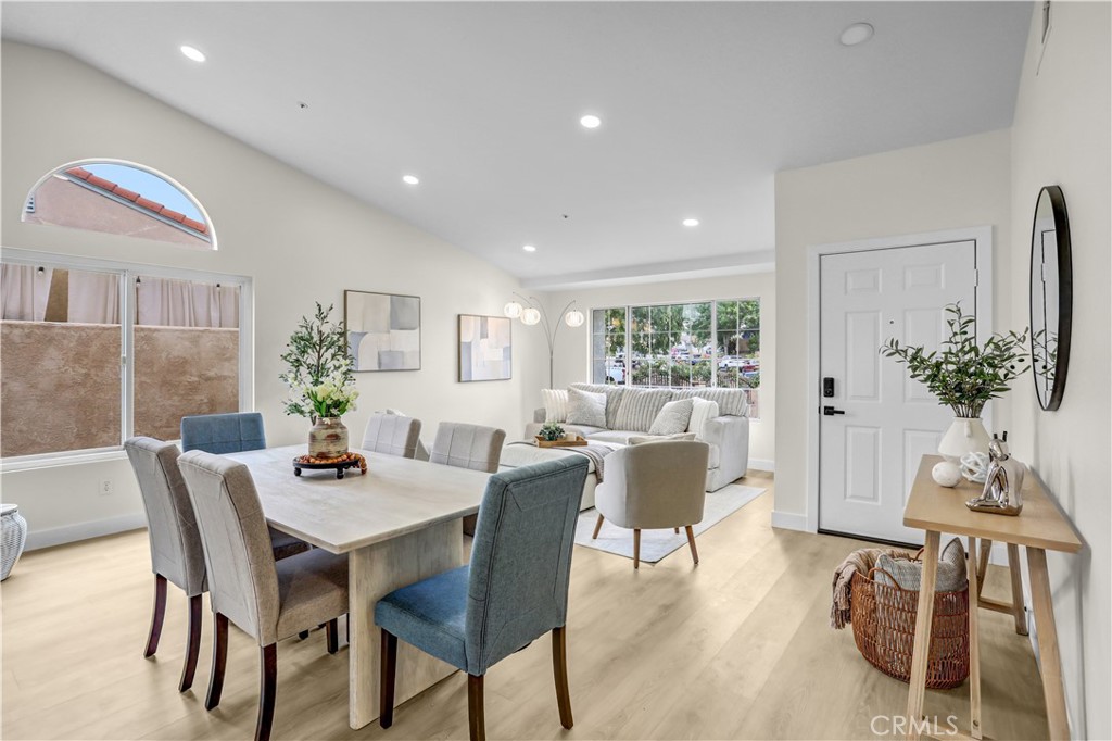 2869 W Esperanza