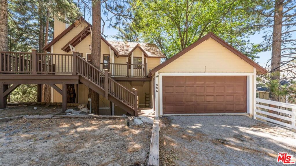 886 Sandalwood Drive