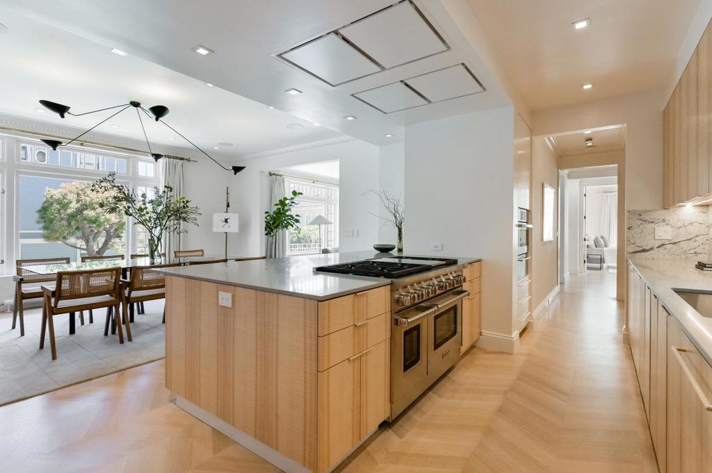 Recently renovated, modern 3/2 condo