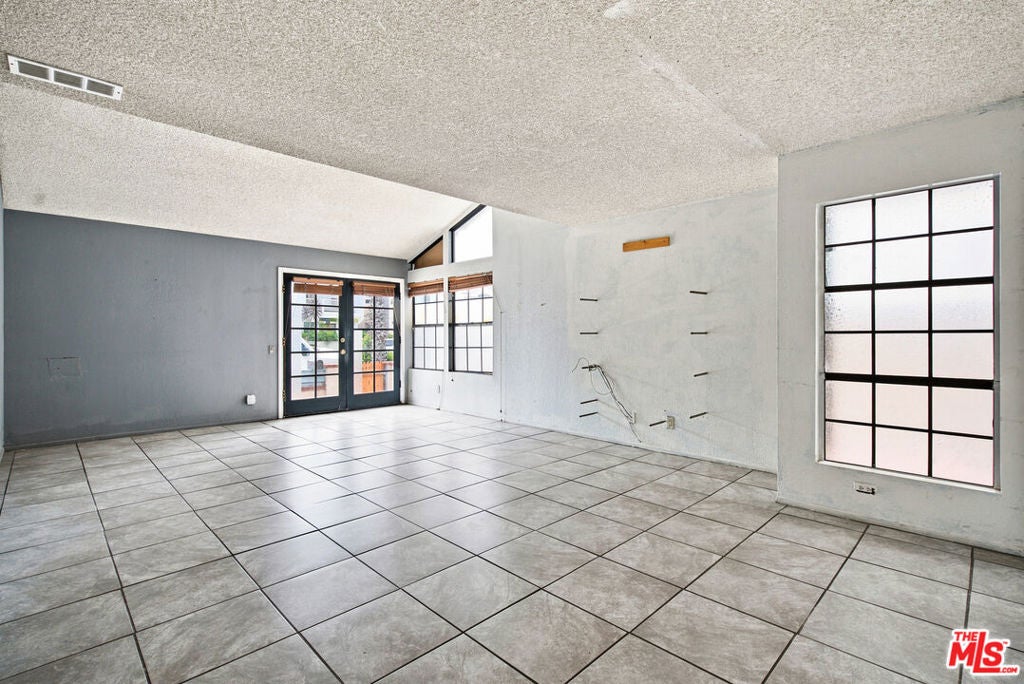 417 8th Street, Huntington Beach CA 92648 - Photo 17