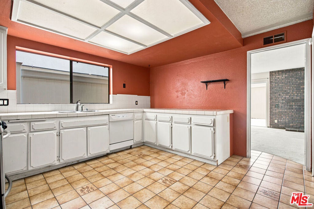 417 8th Street, Huntington Beach CA 92648 - Photo 10