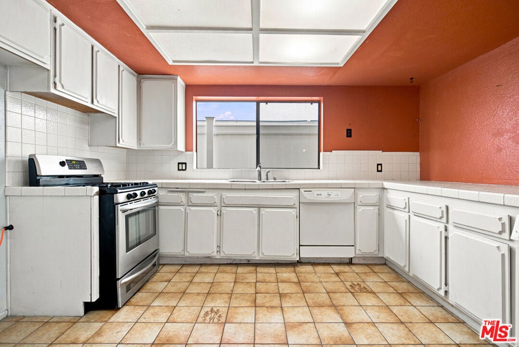 417 8th Street, Huntington Beach CA 92648 - Photo 11