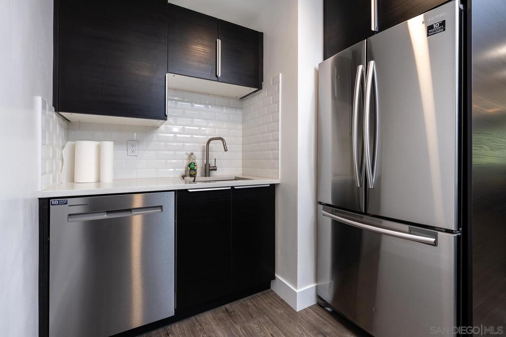 Properties 3 3550 Lebon Dr 6416