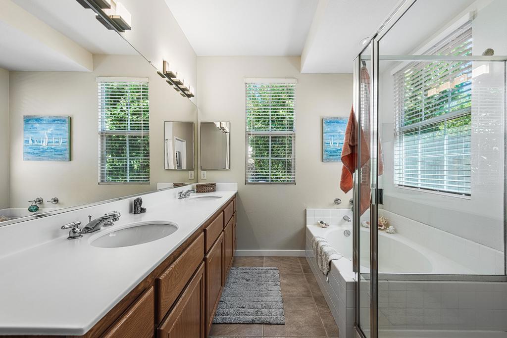 Mira Flores - Residential