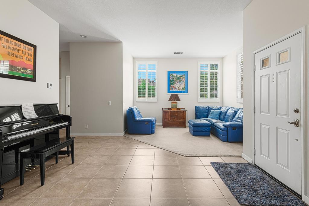 Mira Flores - Residential