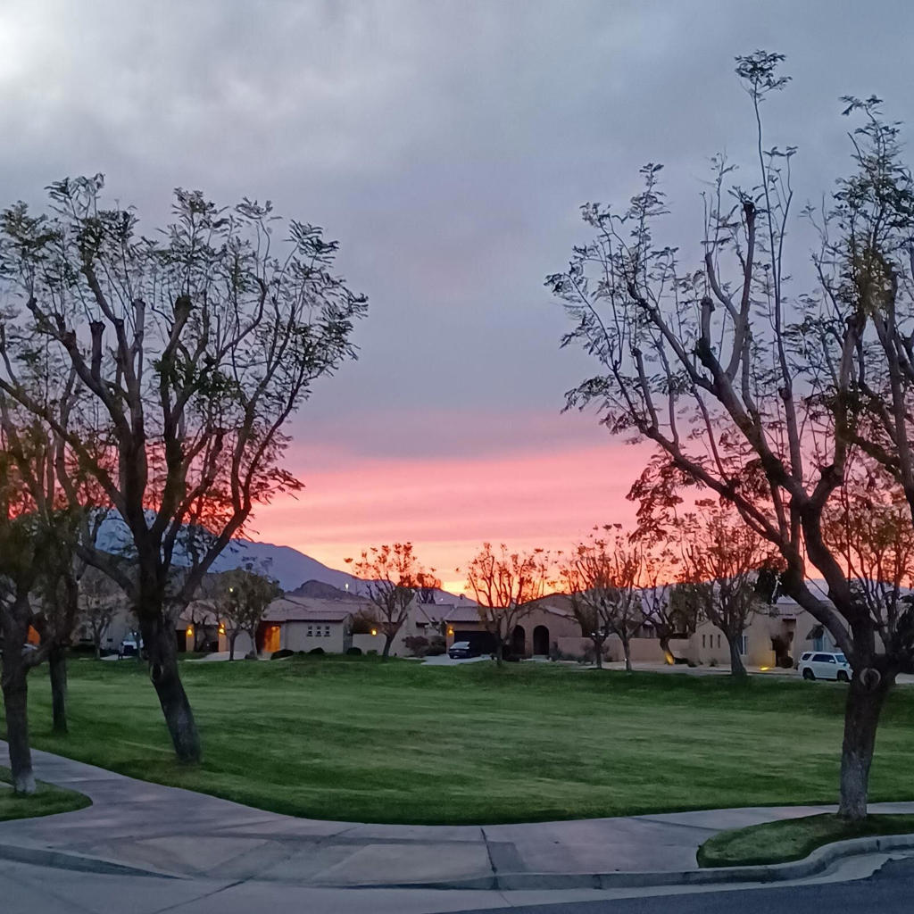 Mira Flores - Residential