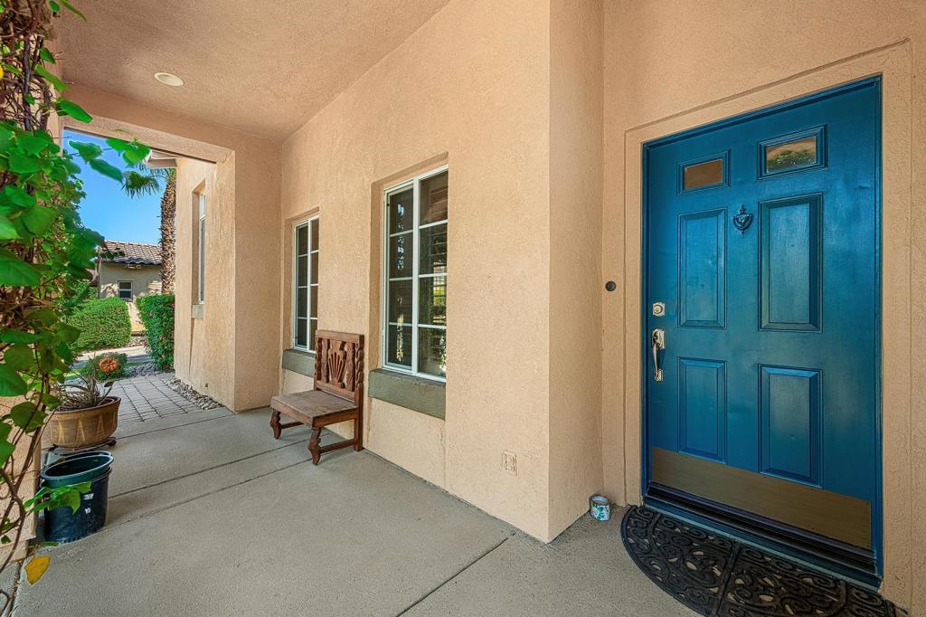 Mira Flores - Residential