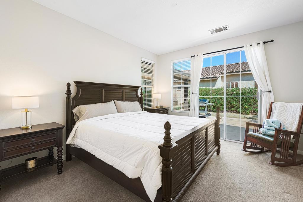 Mira Flores - Residential