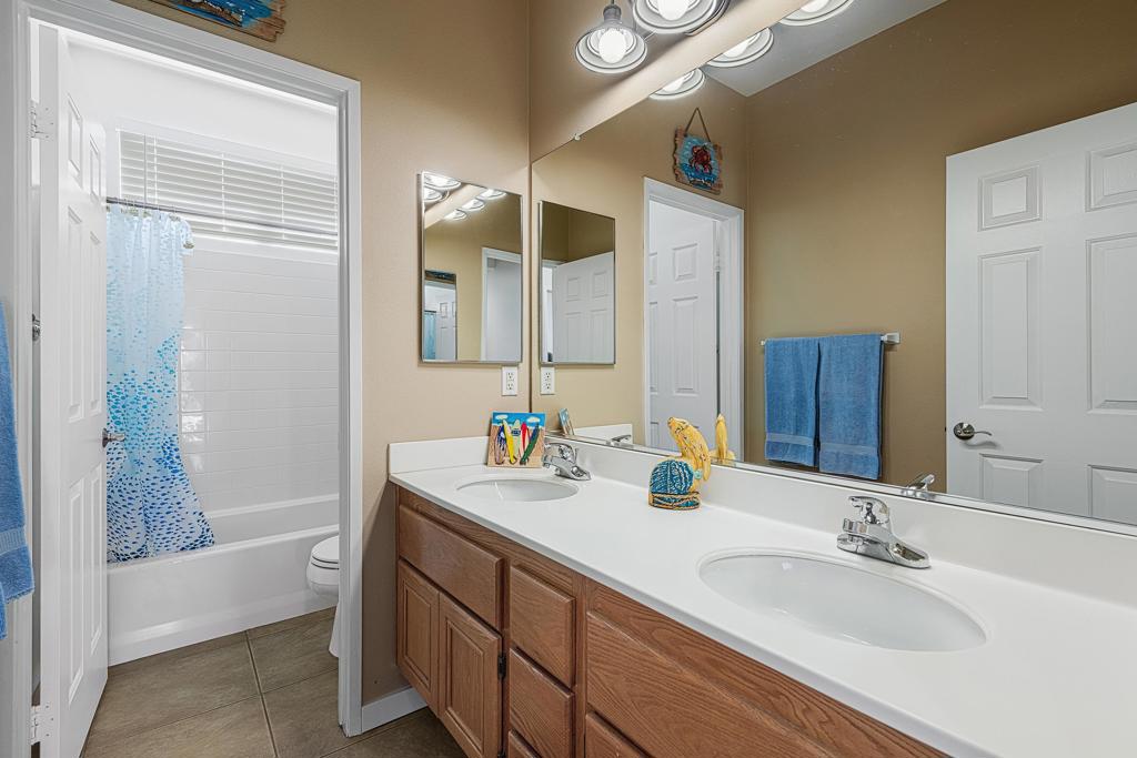 Mira Flores - Residential