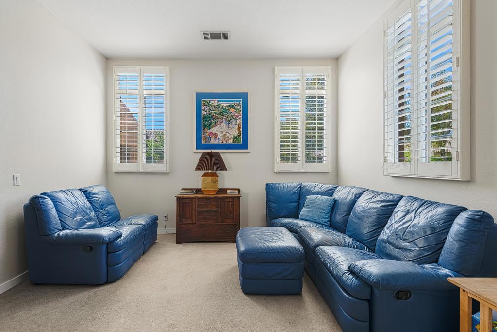 Mira Flores - Residential