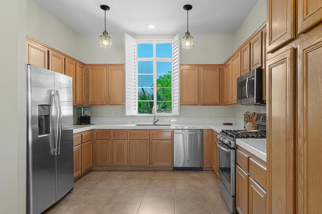 Mira Flores - Residential