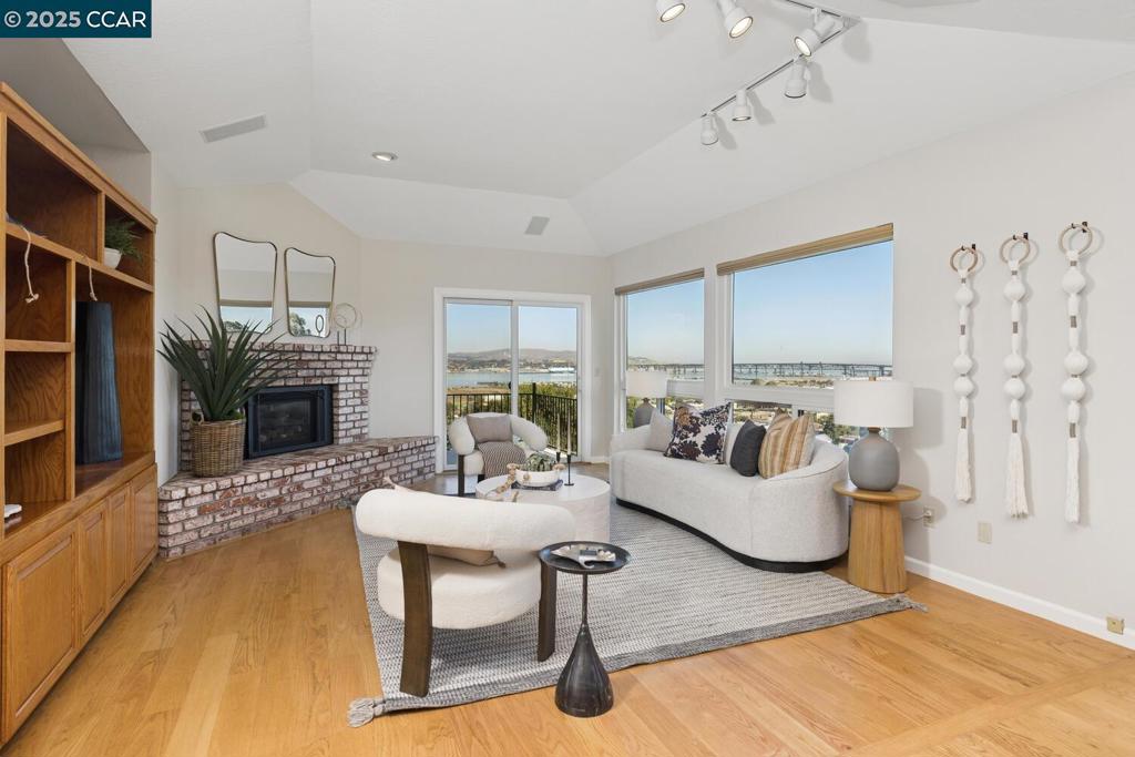 PILL HILL - Residential