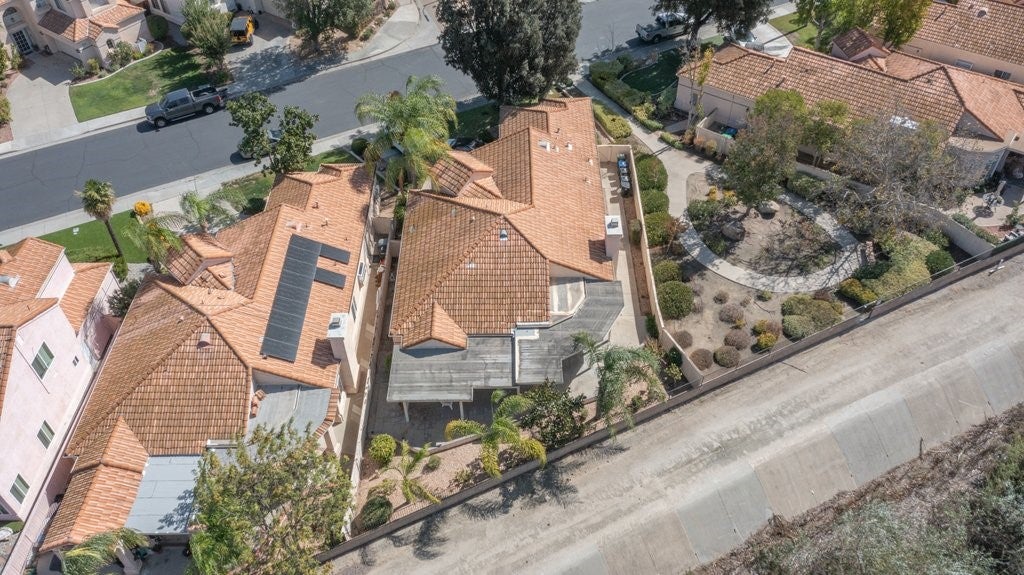 45111 Putting Green Court