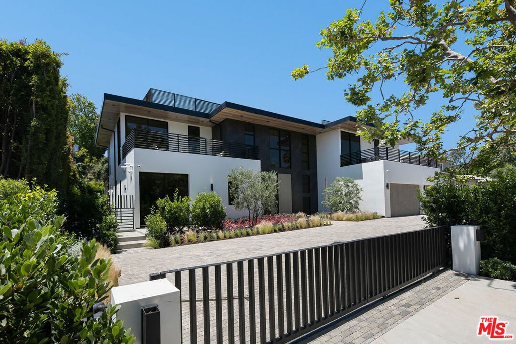 Photo of 219 Homewood Road, Los Angeles, CA 90049 (MLS # 26659305)